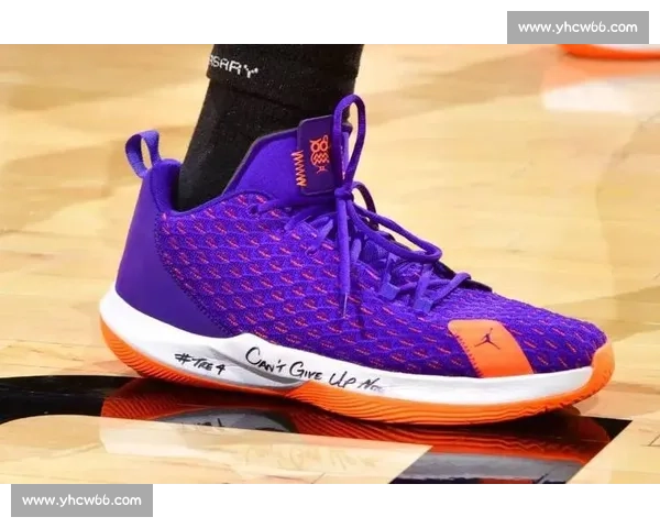 球员签名球鞋拍卖，球迷竞价热情高涨！